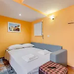 Apartament Casa Garbha *